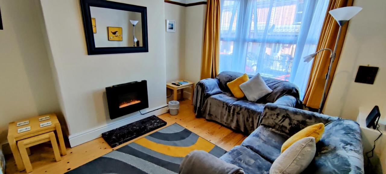 Rhubarb Terrace On The Coast - Sleeps 1-6 Villa Colwyn Bay Esterno foto