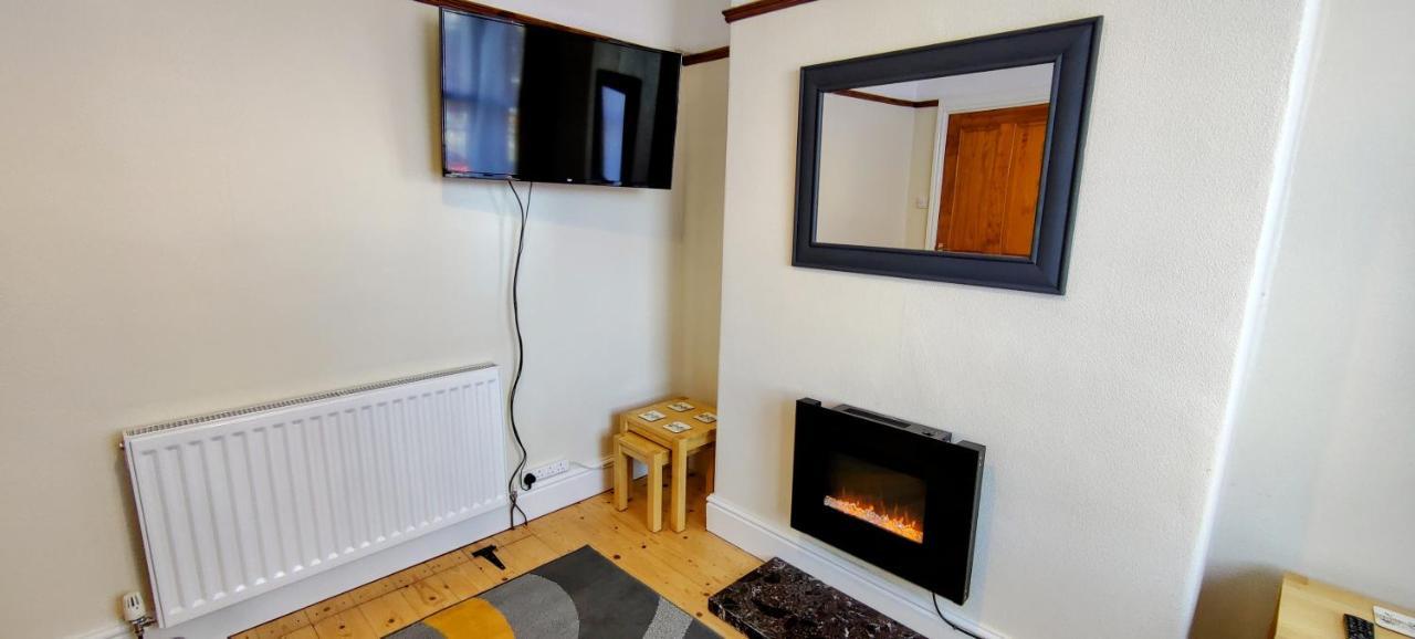 Rhubarb Terrace On The Coast - Sleeps 1-6 Villa Colwyn Bay Esterno foto
