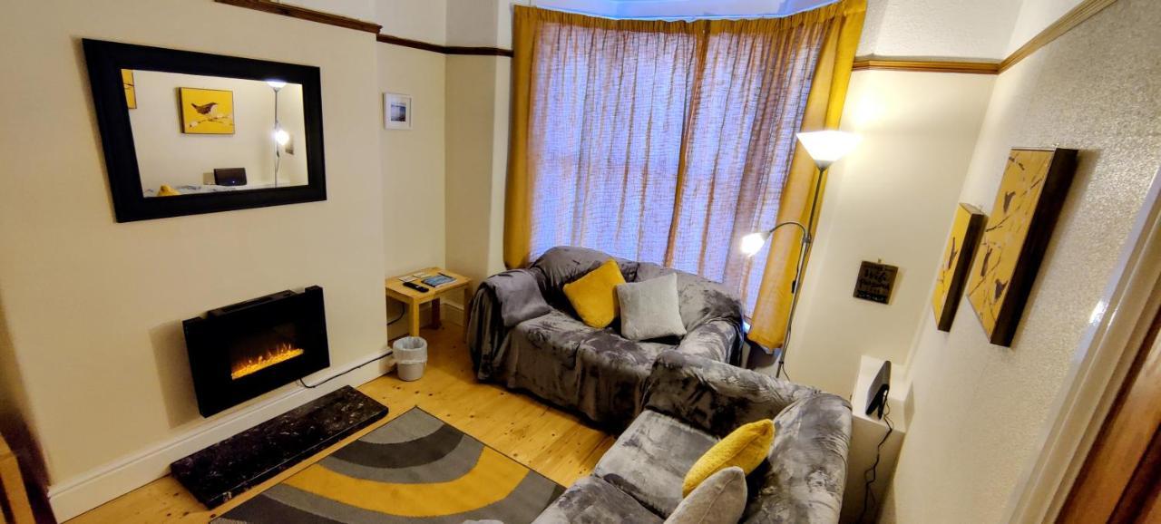 Rhubarb Terrace On The Coast - Sleeps 1-6 Villa Colwyn Bay Esterno foto