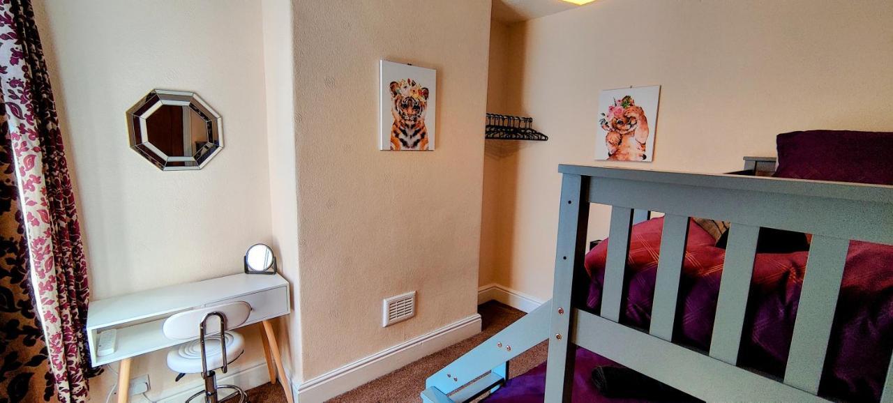 Rhubarb Terrace On The Coast - Sleeps 1-6 Villa Colwyn Bay Esterno foto