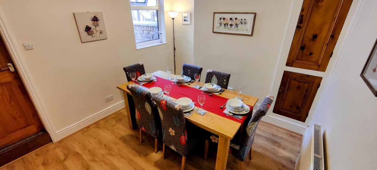 Rhubarb Terrace On The Coast - Sleeps 1-6 Villa Colwyn Bay Esterno foto