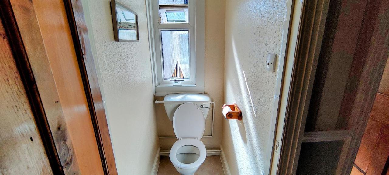 Rhubarb Terrace On The Coast - Sleeps 1-6 Villa Colwyn Bay Esterno foto