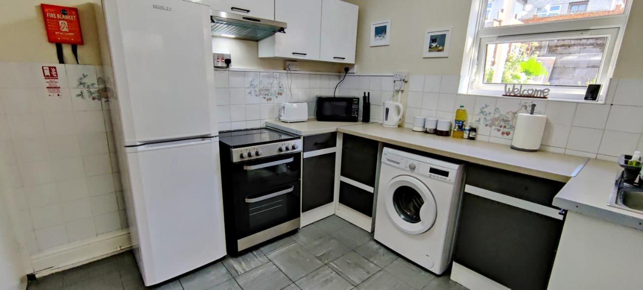 Rhubarb Terrace On The Coast - Sleeps 1-6 Villa Colwyn Bay Esterno foto