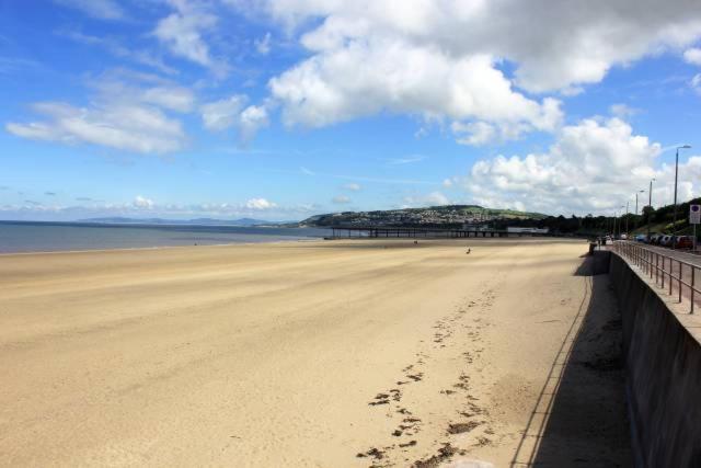 Rhubarb Terrace On The Coast - Sleeps 1-6 Villa Colwyn Bay Esterno foto