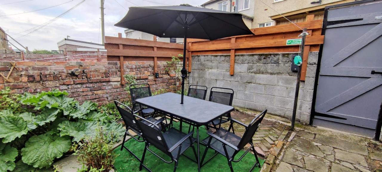 Rhubarb Terrace On The Coast - Sleeps 1-6 Villa Colwyn Bay Esterno foto